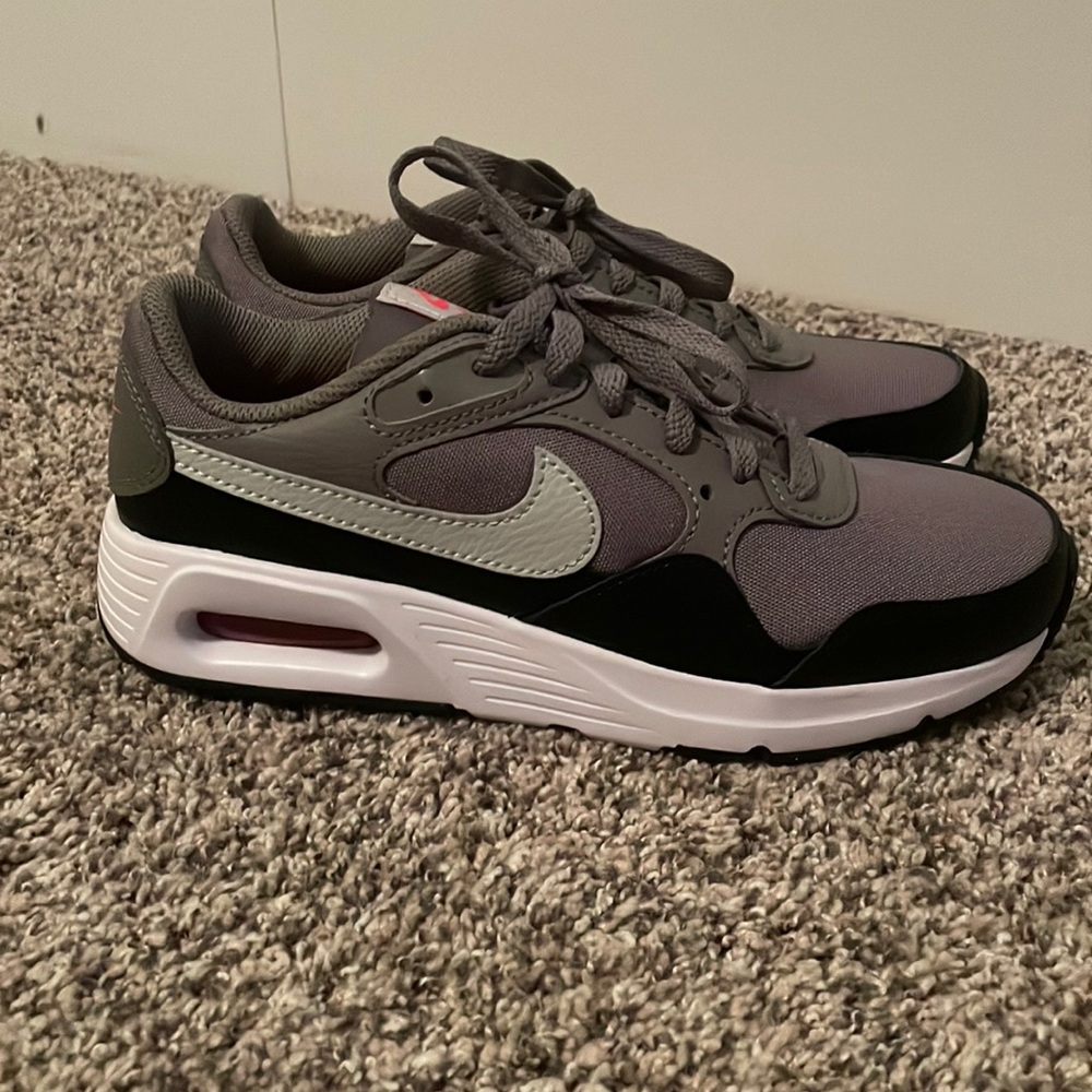 Women’s size 6 Nike Air Max SC brand new never worn.